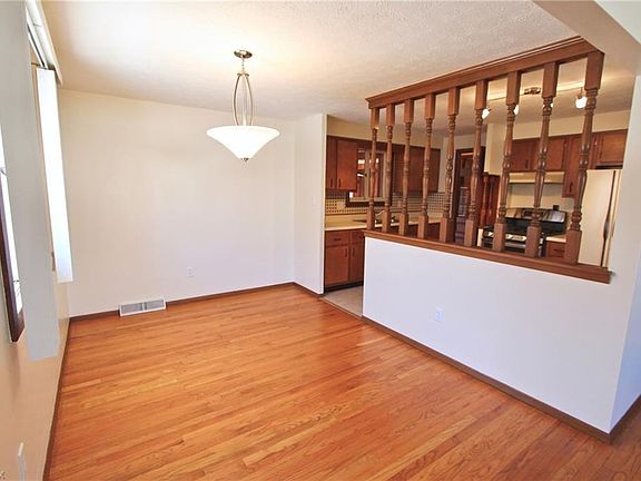 3rd image of 18 Brune Dr