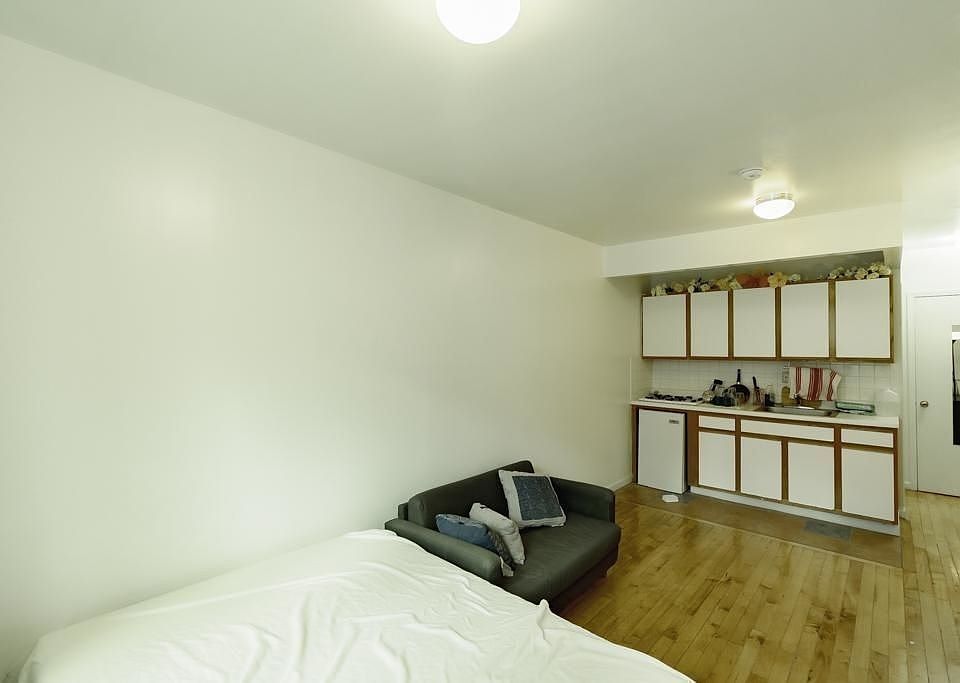 2nd image of 90 Rivington St #1AA