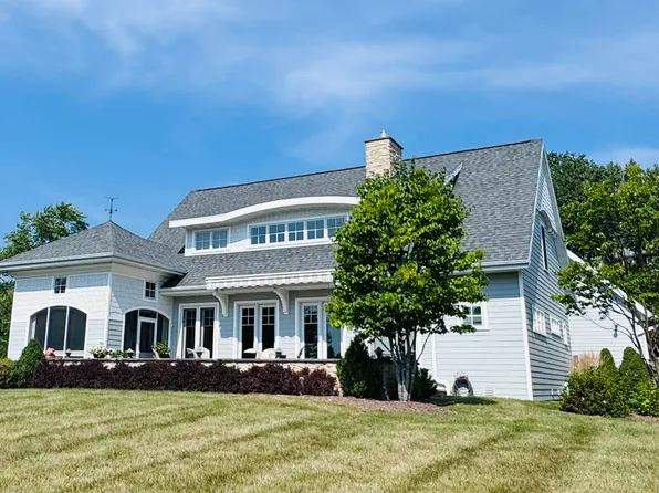 440 White Oaks, Saint Green Lake, WI 54941