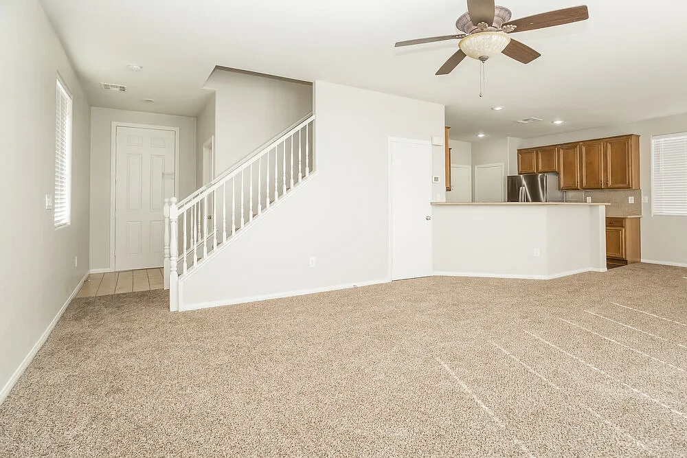 3 bed, 2.5 bath, 1615 sqft, $2,065 — Photo 3