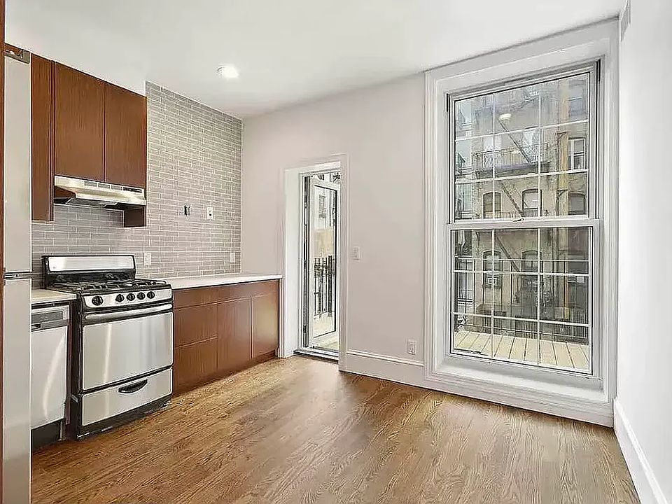 1st image of 407 E 6th St APT 2