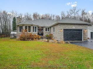 165 Sufian Rd, Laurentian Valley, ON K8A6W6