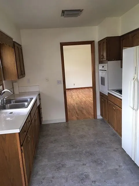 4 bed, 1934 sqft, $1,700 — Photo 3
