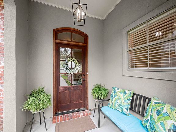 3rd image of 3076 Southbank Dr