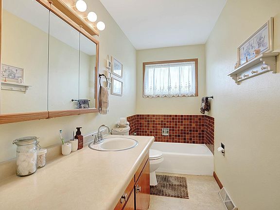 5th image of 4214 Newland Dr