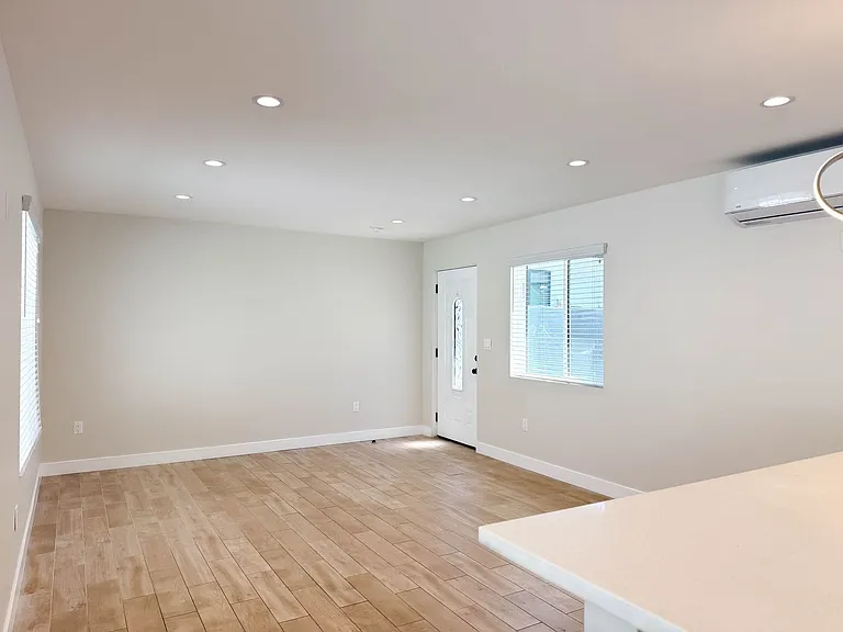 9027 Lindley Ave — Photo 9