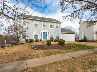 1333 Point Mariner Dr, Fenton, MO 63026