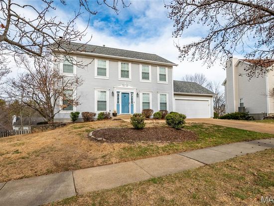 1333 Point Mariner Dr, Fenton, MO 63026