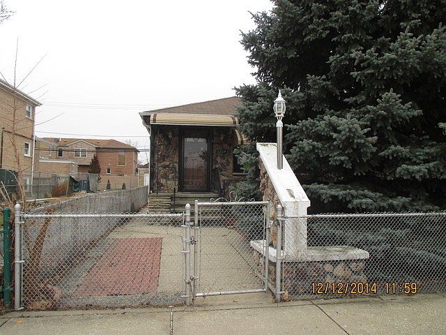 1st image of 6811 W Montrose Ave