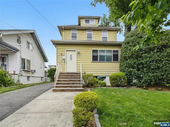 685 Maple Ave, Ridgefield, NJ 07657