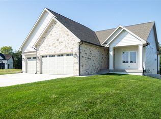 17539 N Valley Dr, Urbandale, IA 50322