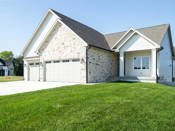 17539 N Valley Dr, Urbandale, IA 50322