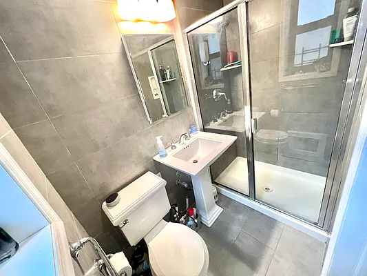 Sold by Winzone Realty Inc | media 27