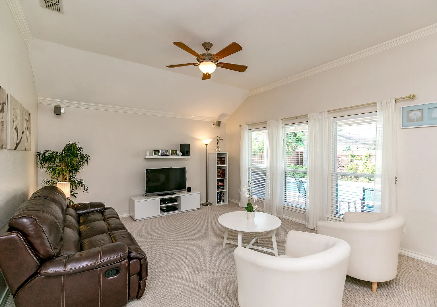 7005 Madiera - 3bed/2bath- $2,695/month — Photo 4