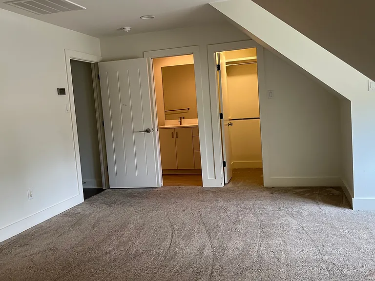 Guest Room/Entertainment Room/Office