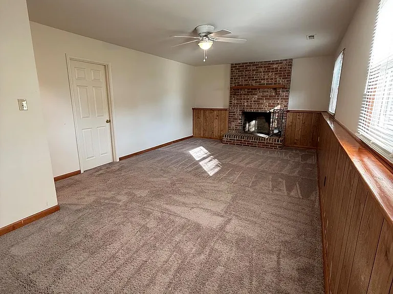 900 Dewberry Dr — Photo 16