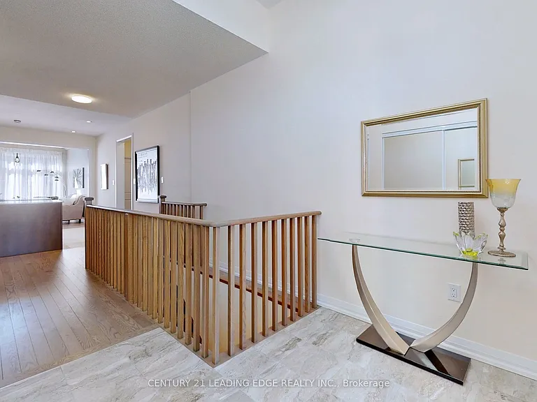 94 Holtby Ct — Photo 31