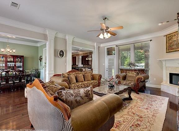 4th image of 260 Kissena Park Ct