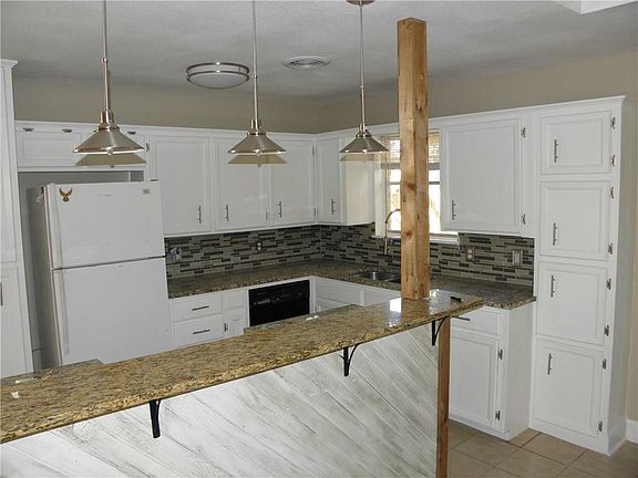 5th image of 2802 Robertson Dr