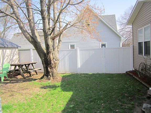 4th image of 326 N Main St