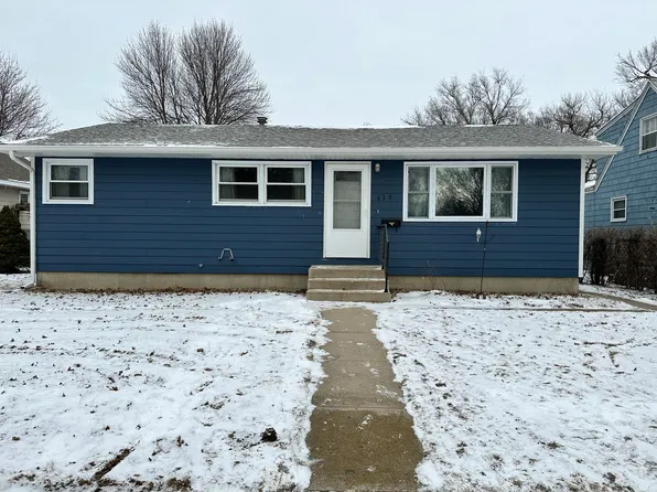 679 10th St SW, Huron, SD 57350