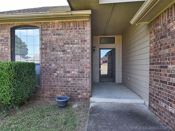 3rd image of 11121 S 106th Avenue