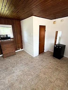 Efficiency - Furnished - Utilities Included! — Photo 2