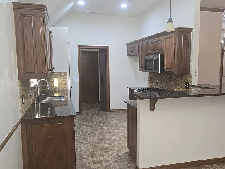 12217 Fox Hill Way — Photo 7
