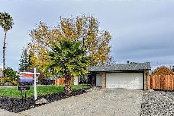 3rd image of 8329 Garry Oak Dr