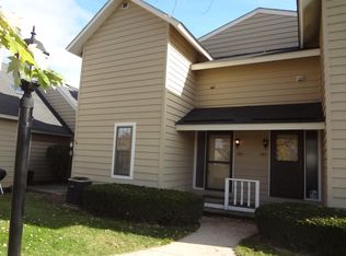 755 Chandler Rd UNIT 755, Gurnee, IL 60031
