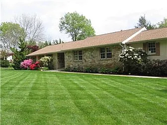 104 Quaker Hill Ln photo 1