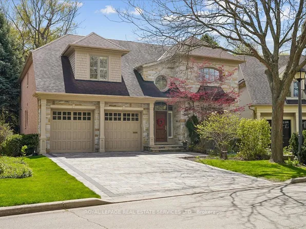 1726 The Pnes, Mississauga, ON L5J 4V5