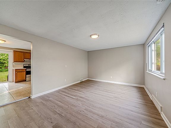 3rd image of 511 Vogels Ln
