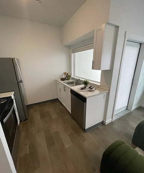 Lombard Apartments — Photo 25