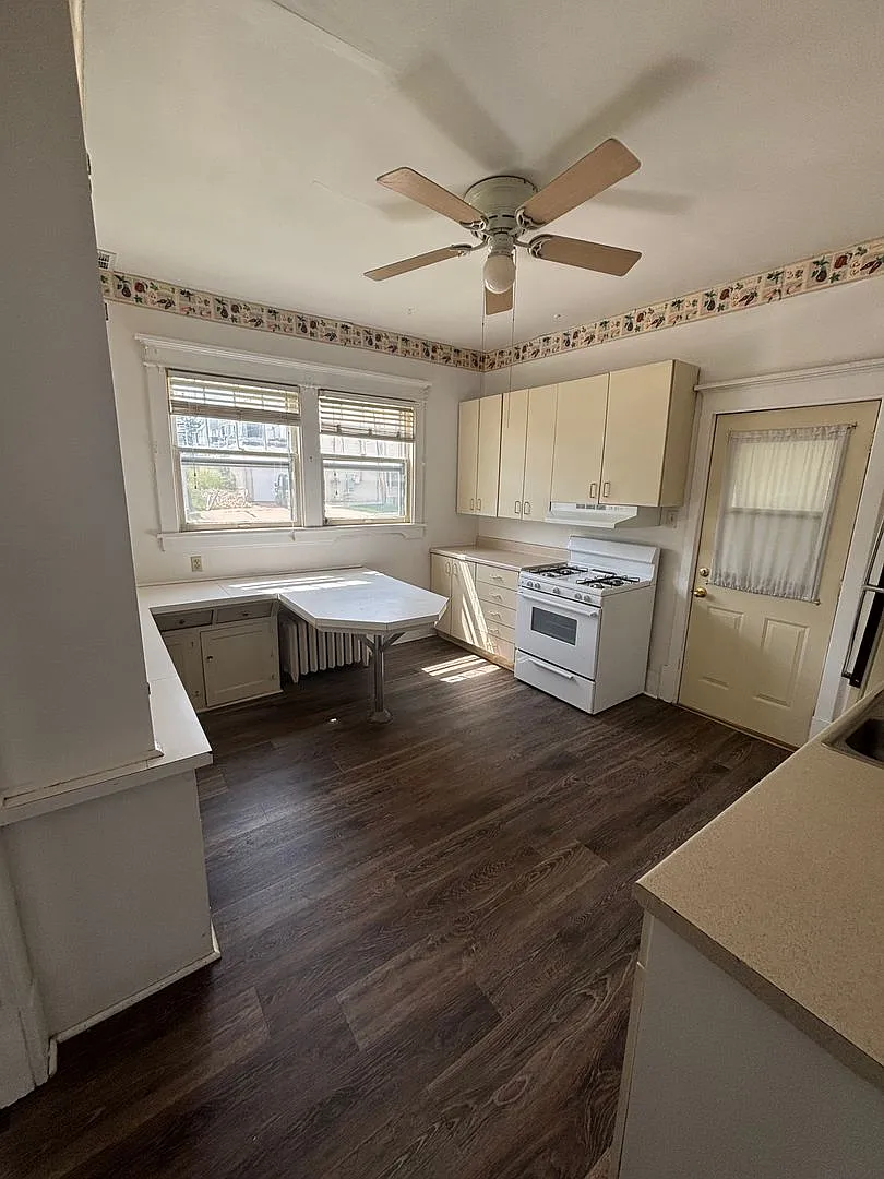 Olive St 2221 — Photo 2