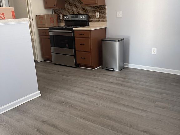 5th image of 208 Evergreen Pl #208