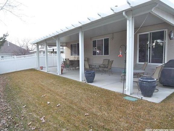 3rd image of 256 E Park Knoll Cir