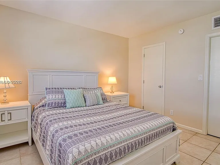 2900 Banyan St #408 — Photo 20
