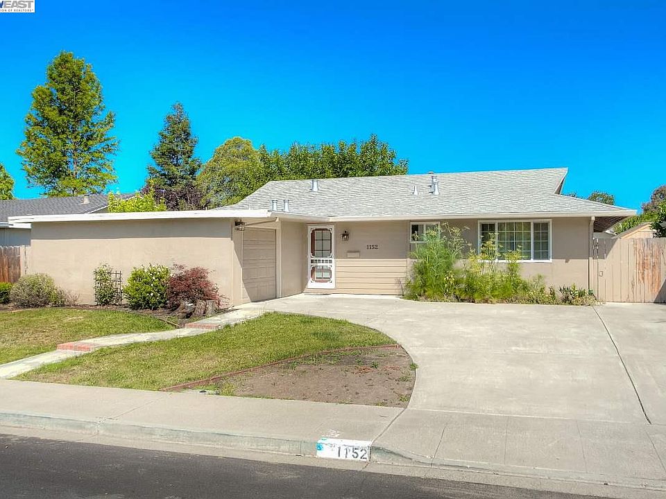 2nd image of 1152 Hibiscus Way