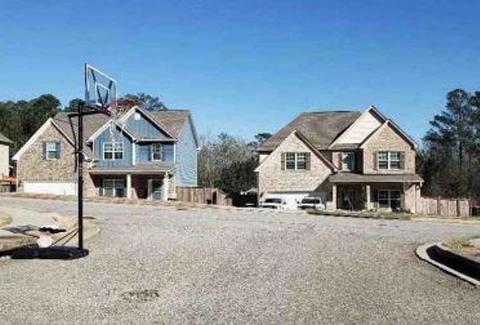 Exterior Neighborhood (street photo)