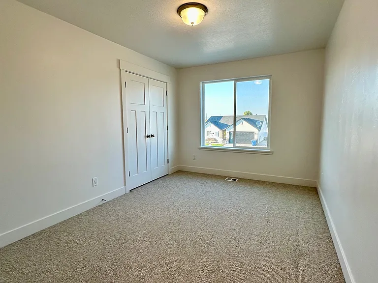 542 W 1150 N — Photo 7