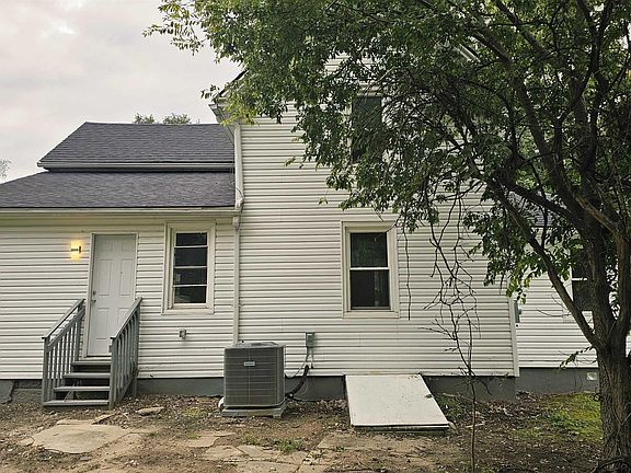 2nd image of 411 2nd Ave