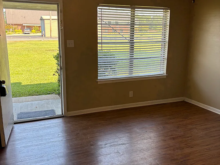 118 Church Rd — Photo 5