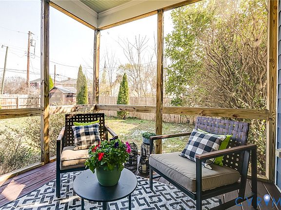 2nd image of 112 W Lancaster Rd