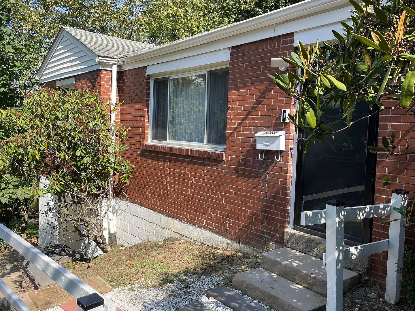 3-bedroom, 1-bath ranch in East Hills — Photo 2