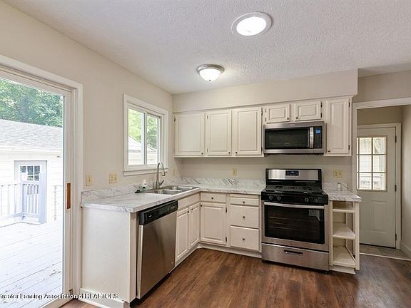 4th image of 1721 Tuscany Ln