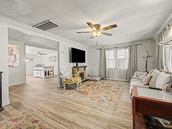 4th image of 1830 E CLARENDON Avenue