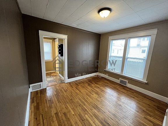 4th image of 1008 Helen St NE