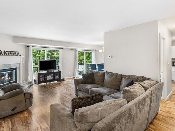 2nd image of 5 Garden Ct