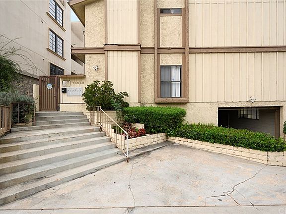 2nd image of 13948 Moorpark St APT 6